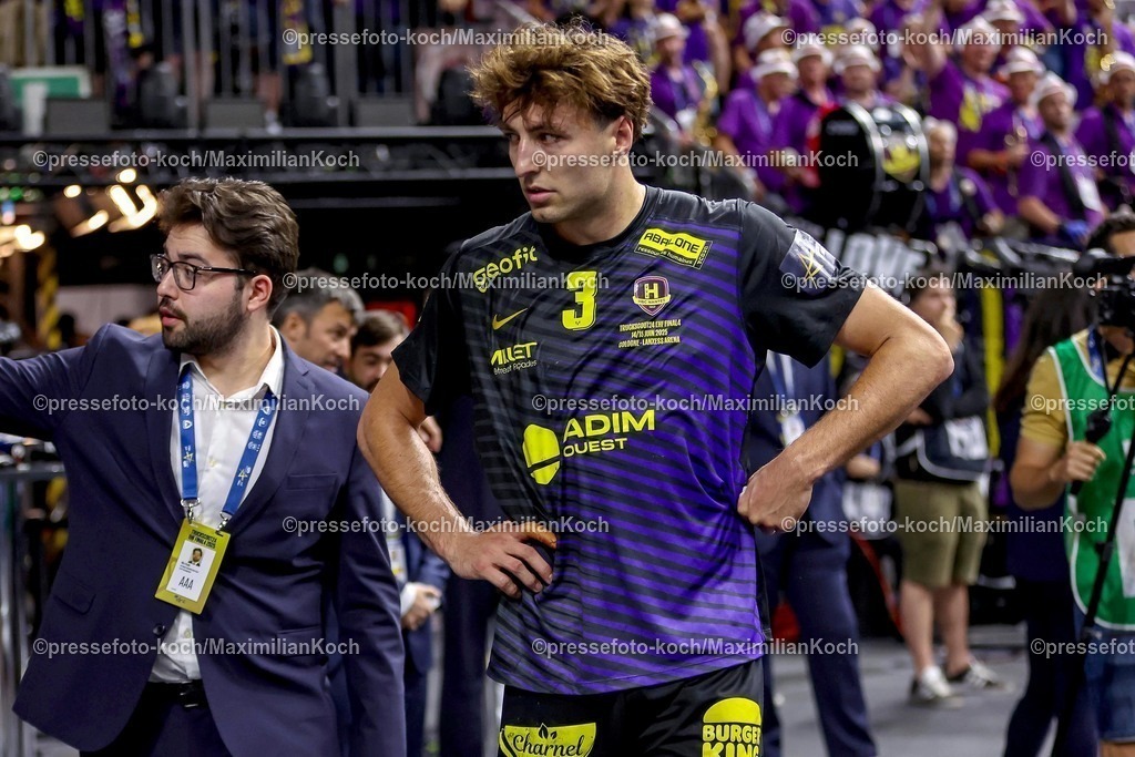 KoeEHF15062501035 | 15.06.2025, Handball, Spiel um Platz 3, TruckScout24 EHF FINAL4, LANXESS arena Köln, HBC Nantes - FC Barcelona: Thibaud Briet (HBC Nantes FRA #03) enttäuscht nach der Roten Rote Karte 