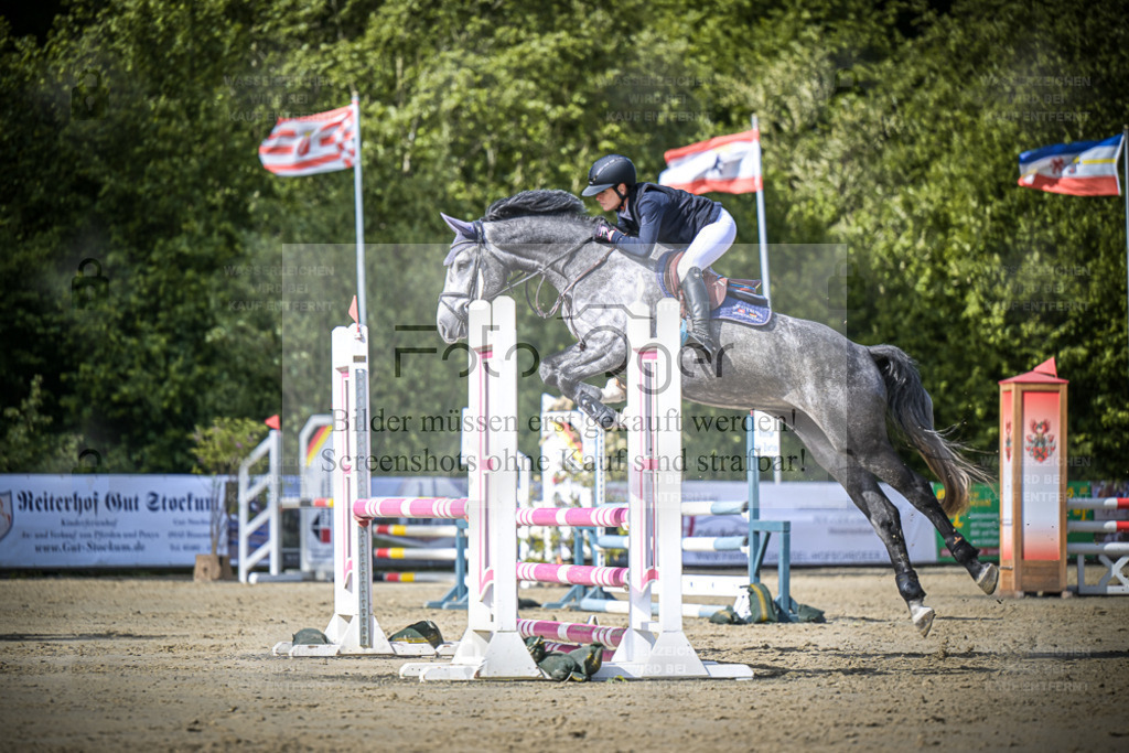 DOS_8014 | Entdecke hochwertige Reitturnierfotos von Foto Oger. Professionell, emotional und authentisch – jetzt Lieblingsmomente im Shop bestellen. - Realisiert mit Pictrs.com