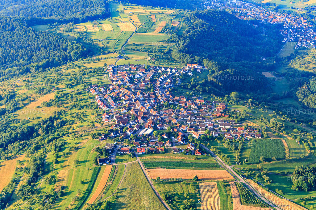 Luftbild: Dorfansicht aus Norden im Ortsteil Buhlbronn in Schorndorf im Bundesland Baden-Württemberg in Deutschland. Foto: IMG_101562.jpg vom 08.07.2017 durch Werner Riehm/FLY-FOTO.de