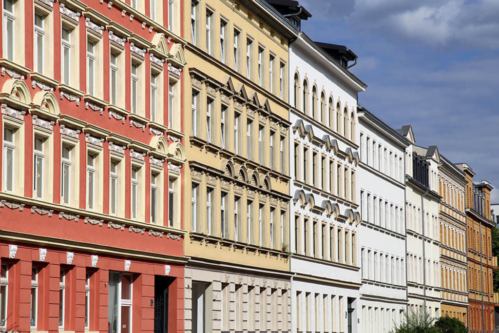 Gohlis - Wohnhäuser in der Magdeburger Straße 6-14 | Entdecke über 20 Kategorien Leipzig-Motive: Foto-Downloads, hochwertige Poster, Leinwand- & Fine-Art-Prints. Jetzt Lieblingsfoto im Bildlexikon Leipzig Shop bestellen!