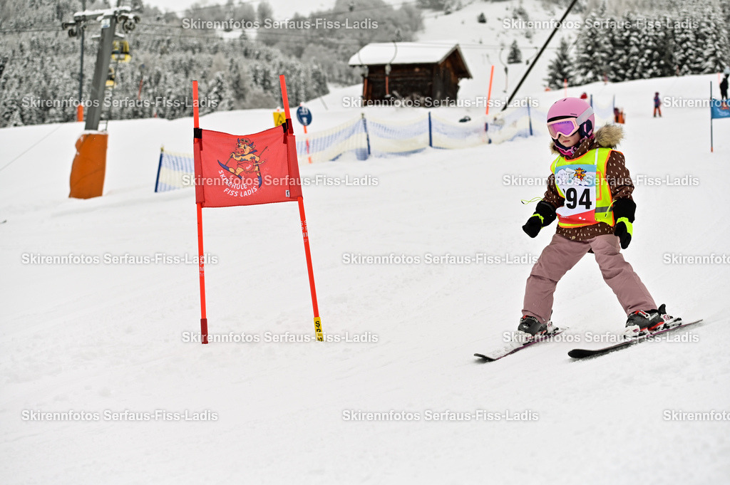 SRF_20.02.2026_0373 | Skirennfotos,Serfaus,Fiss,Ladis,Kinderskirennen,Winter,Tirol,Oberland,skirace,SFL,feelfree,weil wir's genießen,ski,Ski,skifahren,Sonnenplateau, - Realisiert mit Pictrs.com