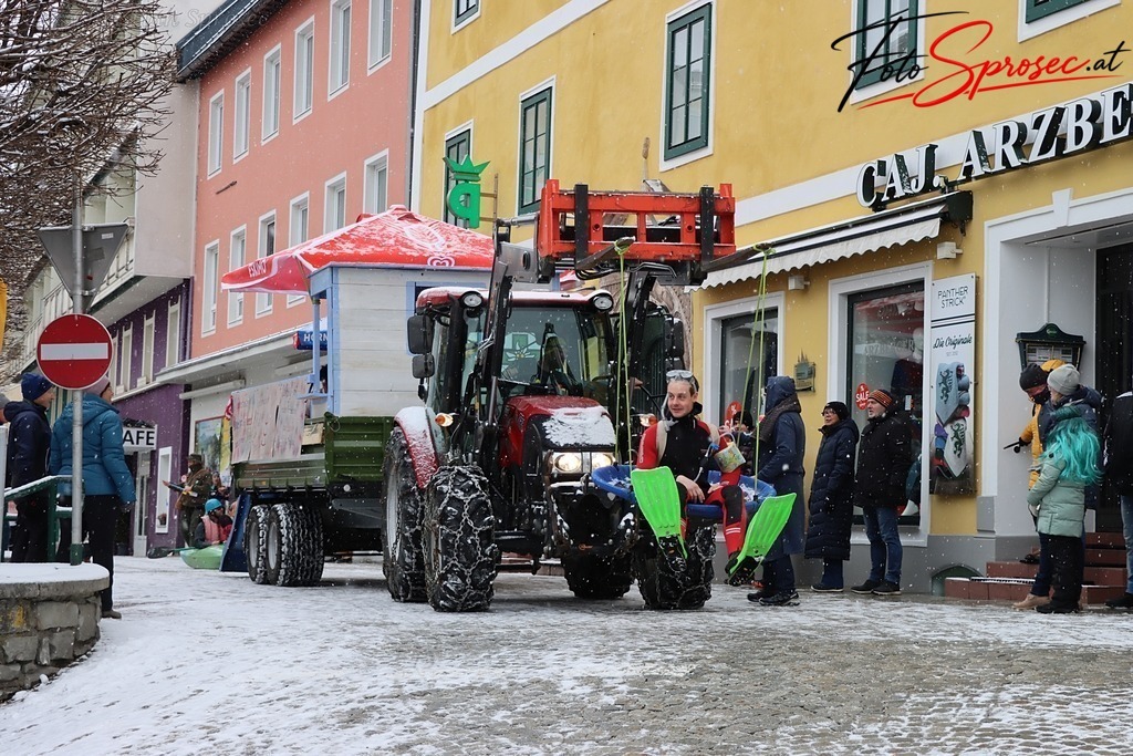 fasching2026-mariazell (65) | Mit meiner Kamera halte ich besondere Augenblicke, faszinierende Landschaften und interessante Details fest. Dabei entstehen ganz unterschiedliche Aufnahmen – von stimmungsvollen Landschaftsfotografien und beeindruckenden Drohnenaufnahmen über Pressefotos - Realisiert mit Pictrs.com