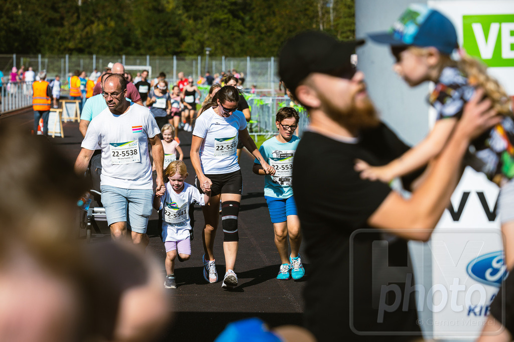 16. Hoywoj-CityLauf im Sportforum Hoyerswerda - 16.09.2023 | 555m Wohnungsgesellschaft-Familien-Flitzer-Lauf - Realisiert mit Pictrs.com