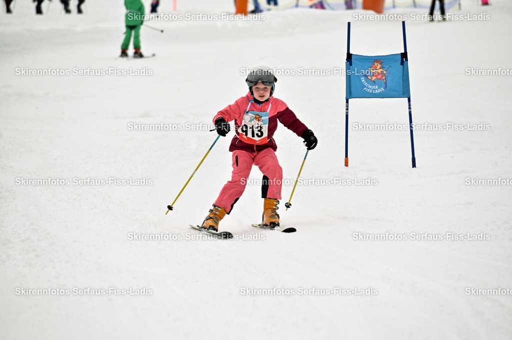 SRF_20.02.2026_1202 | Skirennfotos,Serfaus,Fiss,Ladis,Kinderskirennen,Winter,Tirol,Oberland,skirace,SFL,feelfree,weil wir's genießen,ski,Ski,skifahren,Sonnenplateau, - Realisiert mit Pictrs.com