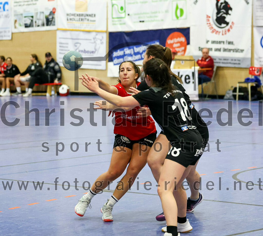 2022-12-04_087_SV_Anzing_gegen_TSV_Uebersee | Anzing, Deutschland, 04.12.2022:
Handball, Bezirksliga 2022 / 2023, 8. Spieltag, SV Anzing gegen TSV Übersee, Endergebnis: 29:24

Denise Bäumler (SV Anzing, #6), Sophia Ladner (TSV Übersee, #18)

Foto: Christian Riedel / fotografie-riedel.net