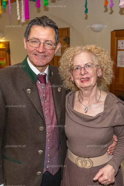 Ball der älteren Generation | Bildershop von pixelworld.at - Realisiert mit Pictrs.com