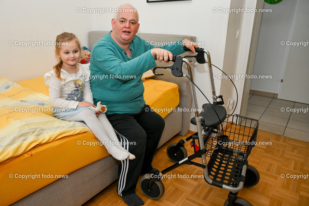 Gramastetten_ Silvia Dobusch und Markus_ 28.11.2023-11 | 28.11.2023, Gramastetten, AUT, Silvia Dobusch und Markus, im Bild Markus Dobusch (48) und seine Nichte Larissa (4)