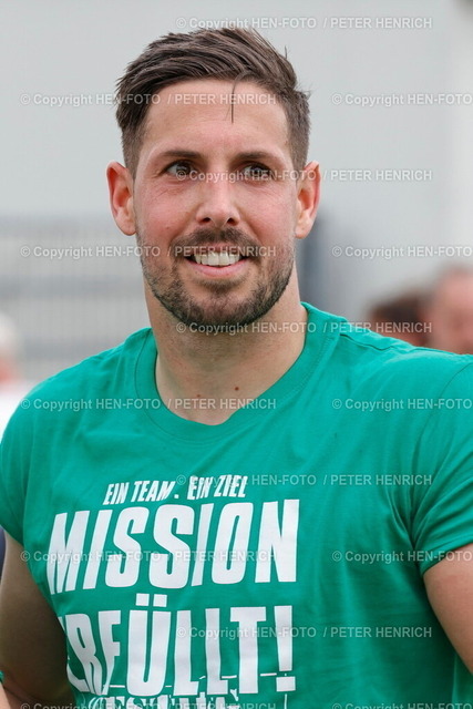 26.05.2024 SV Hahn gewinnt und ist Meister | 26.05.2024 Fussball Männer Saison 2023 2024 KOL DA GG SV Hahn - TSV Wolfskehlen (5:2) bester Torjäger mit 41 Treffer Patrick Stumpf (11 Hahn) (Foto: Peter Henrich) - Realisiert mit Pictrs.com