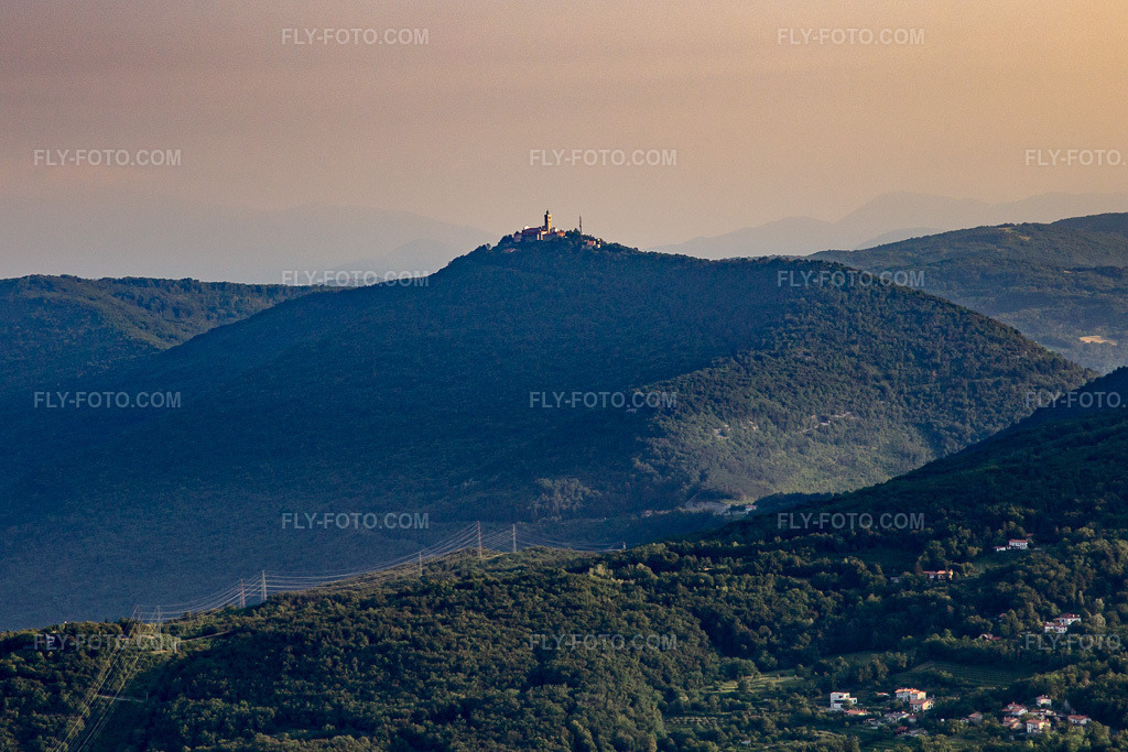 Aerial view: Church of Bazilika Svetogorske Matere Božje from the south in the district Sveta Gora in Nova Gorica in the state Slovenia, Slovenia.Photo: IMG_137631.jpg taken on 07/16/2023 by Werner Riehm/FLY-FOTO.comResolution of the original: 4095 x 2730 pxSveta Gora - frančiškanski samostan in romarsko središče