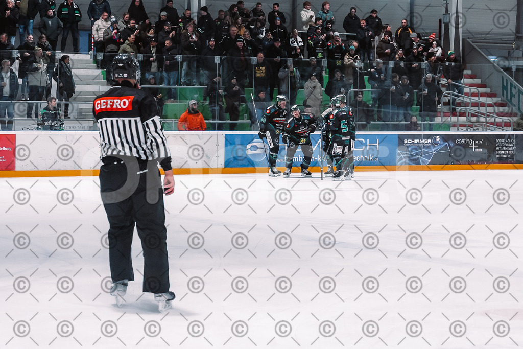 Alligators_vs_Passau_03_12_2025-36 | Höchstadt Alligators Fotogalerie: Eishockey-Action aus Franken. Professionelle Spielfotos, Portraits & Stadionbilder zum Download. Jetzt entdecken! - Realisiert mit Pictrs.com