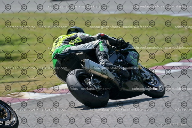 26BT02-1450 | markuskiefer.com - Realisiert mit Pictrs.com