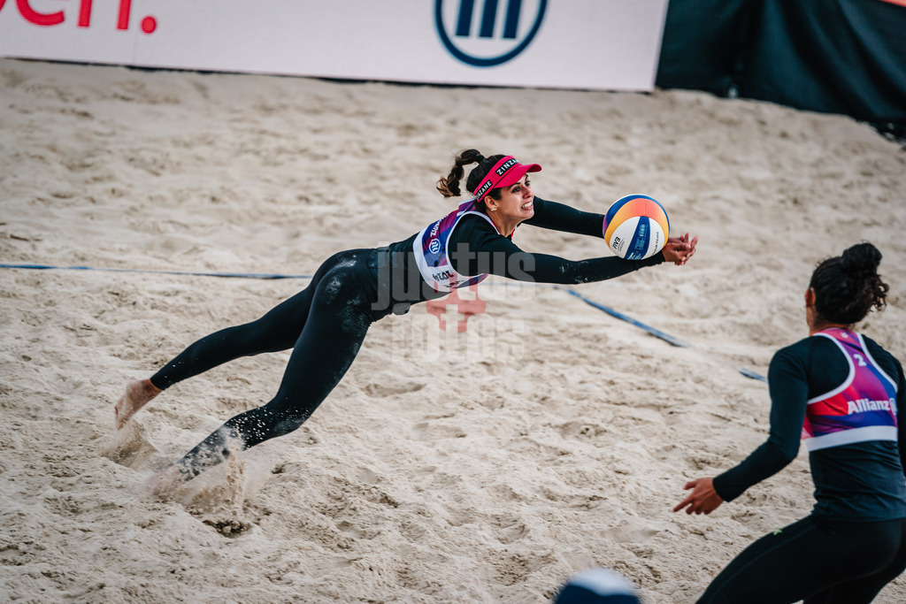 Beachvolleyball | Frauen | German Beach Tour 2024 | Tourstop Bremen | 08.06.2024 | Andressa Cavalcanti Ramalho (BRA) spielt den Ball