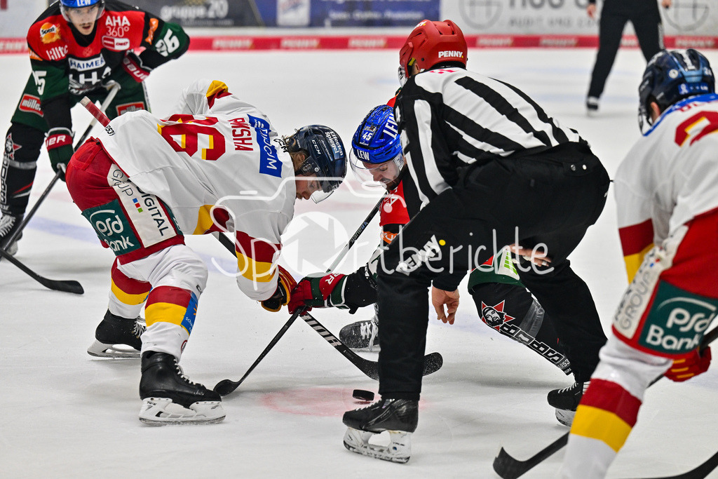 Augsburger Panther - Düsseldorfer EG | Bully zwischen Drake RYMSHA (Duesseldorfer EG 86) und Jason BAST (Augsburger Panther #45) / DEL: Augsburger Panther - Duesseldorfer EG, Curt Frenzel Stadion am 04.03.2025