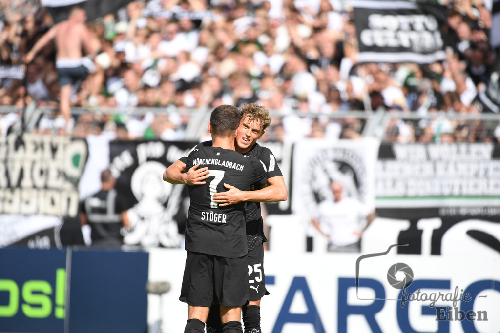 SV Atlas-Delmenhorst-Borussia Mönchengladbach | DFB-Pokal 1. Runde;SV Atlas Delmenhorst (gelb)-Borussia Mönchengladbach (schwarz) am 17.08.2025 in Oldenburg (Marschweg-Stadion), Photo: Philip Eiben 2025 - Realisiert mit Pictrs.com