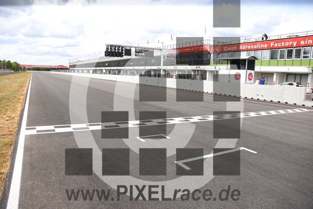 social-20250830_07219 | Schöne Erinnerungen an spannende Momente - das festzuhalten ist unser Job. PIXELrace.de ist seit 2003 auf den Rennstrecken Europas unterwegs um die Action draußen beim Fahren und die wunderbare Stimmung imm Fahrerlager für euch einzufangen.