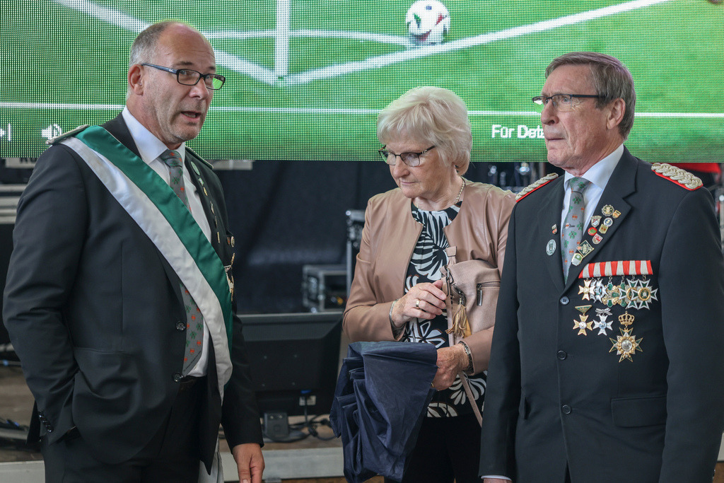 top-top.de 20240705-002 | Foto, Video, Fotografie, Videografie, Fotobox, DJ, Discjockey, Musik, Musikbox, Veranstaltung, Photobooth, Amazon, Ebay, Buchtipp, Bestseller, Autor, Verlag, Buch, Wesel, Hamminkeln, NRW, Dinslaken, Rees, Drohne, Hochzeit, Party, Fotobox, Wesel, Fotograf