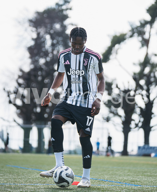 juv_lut_fmachado-0066 | Images from the Juniors B match between Juventus Academy and FC Lutry, played on 18 March 2026 in Lutry, Switzerland, featuring players, coaching staff and match action throughout the game.