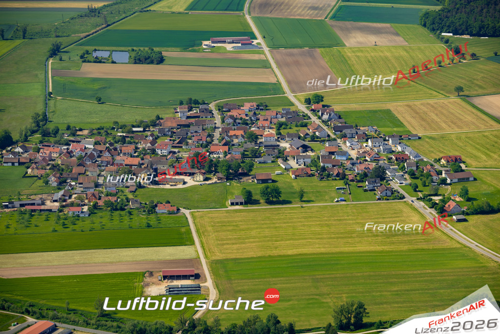 Das Luftbild zeigt Schwarzach Pyrbaum - Die Luftaufnahme wurde 2023 vom UL-Flugzeug aus erstellt ( keine Drohne ) - Hochauflösende Luftaufnahme - Für grossformatige Ausdrucke geeignet. Die Geschenkidee !Mit Lizenz und Bildrechte bestellbar