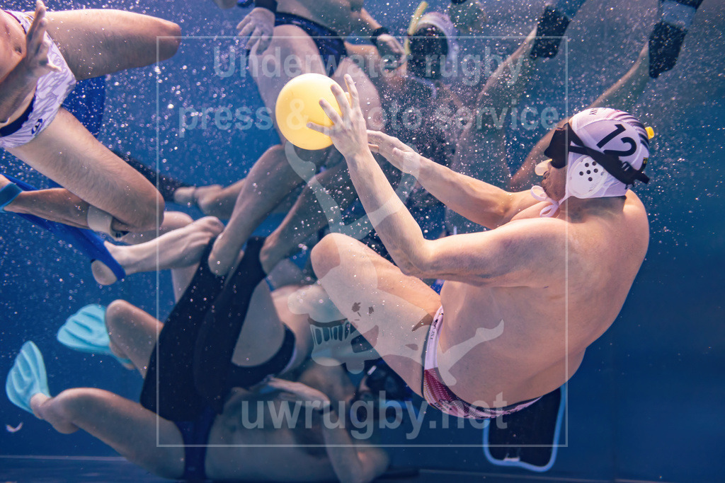 Herren-Nationalmannschaftslehrgang in Krefeld | Unterwasser-Aufnahmen der deutschen Herren-Nationalmannschaft im Unterwasser-Rugby - Realisiert mit Pictrs.com