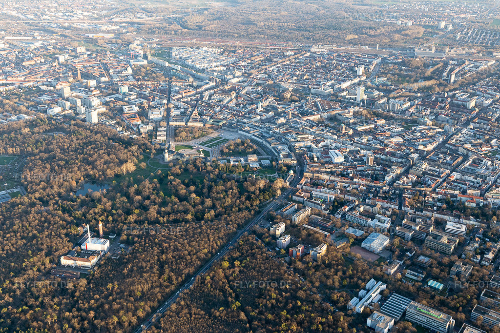 Luftbild: Willy Brandt Allee, Zirkel im Ortsteil Innenstadt-West in Karlsruhe im Bundesland Baden-Württemberg in Deutschland. Foto: IMG_112937.jpg vom 20.03.2019 durch Werner Riehm/FLY-FOTO.de