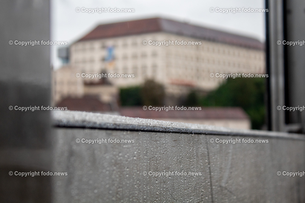 Linz_ Urfahr_ Hochwasserschutz_ 13.09.2024-33 | 13.09.2024, Linz, AUT, Urfahr, Hochwasser, im Bild Vorbereitung Hochwasserschutz Donaulaende Linz Urfahr, Regen, Tropfen