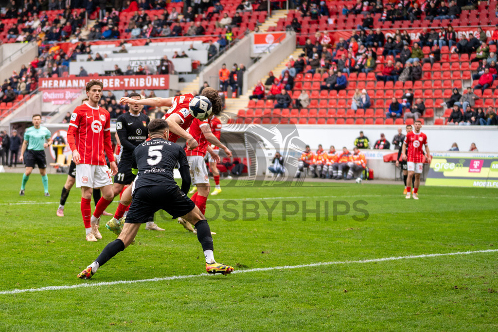Kickers Offenbach vs. SG Sonnenhof Grossaspach, Fussball, Regionalliga Suedwest, 24. Spieltag, 14.03.2026 | Volkan Celiktas (SG Sonnenhof Großaspach, #05) trifft zum 1:3,Kickers Offenbach vs. SG Sonnenhof Grossaspach, Fussball, Regionalliga Suedwest, 24. Spieltag, 14.03.2026Foto: photosbyphips/Philip Ziegler