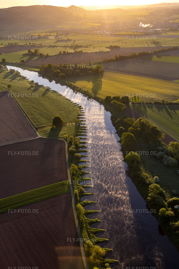 Luftbild: Buhnen an der Weser im Ortsteil Stahle in Höxter im Bundesland Nordrhein-Westfalen in Deutschland. Foto: IMG_107113.jpg vom 05.05.2018 durch Werner Riehm/FLY-FOTO.de