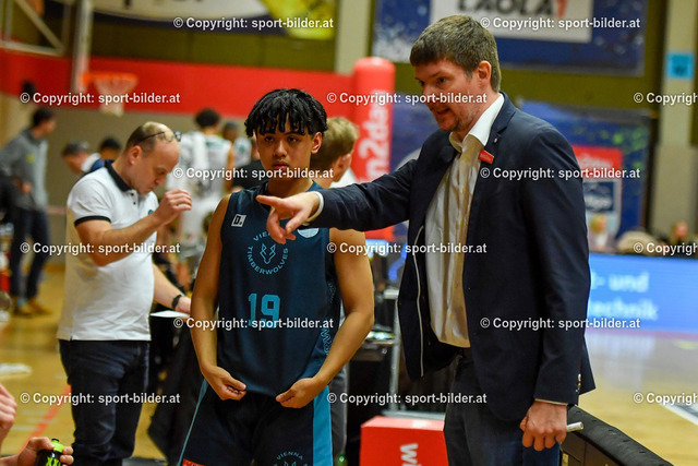 AUT, BSL, Flyers Wels vs Vienna Timberwolves | 08.01.2023, Raiffeisen Arena Wels, AUT, BSL, Flyers Wels vs Vienna Timberwolves, im Bild Dean-Leon Cantor (Timberwolves), Hubert Schmidt, Head Coach Vienna Timberwolves (Timberwolves)


// BSL, Basketball Super League Match between Flyers Wels and Vienna Timberwolves, Austria on 2023/01/08