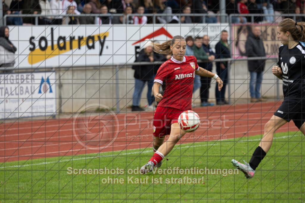 20251012_142425_1004 | #,1.FC Donzdorf (schwarz) vs. VfB Stuttgart II (rot), Fussball, Frauen-Verbandsliga Württemberg, 05. Spieltag, Saison 2025/2026, Rasenplatz Lautertal Stadion, Süßener Straße 16, 73072 Donzdorf, 12.10.2025 - 13:00 Uhr,Foto: PhotoPeet-Sportfotografie/Peter Harich