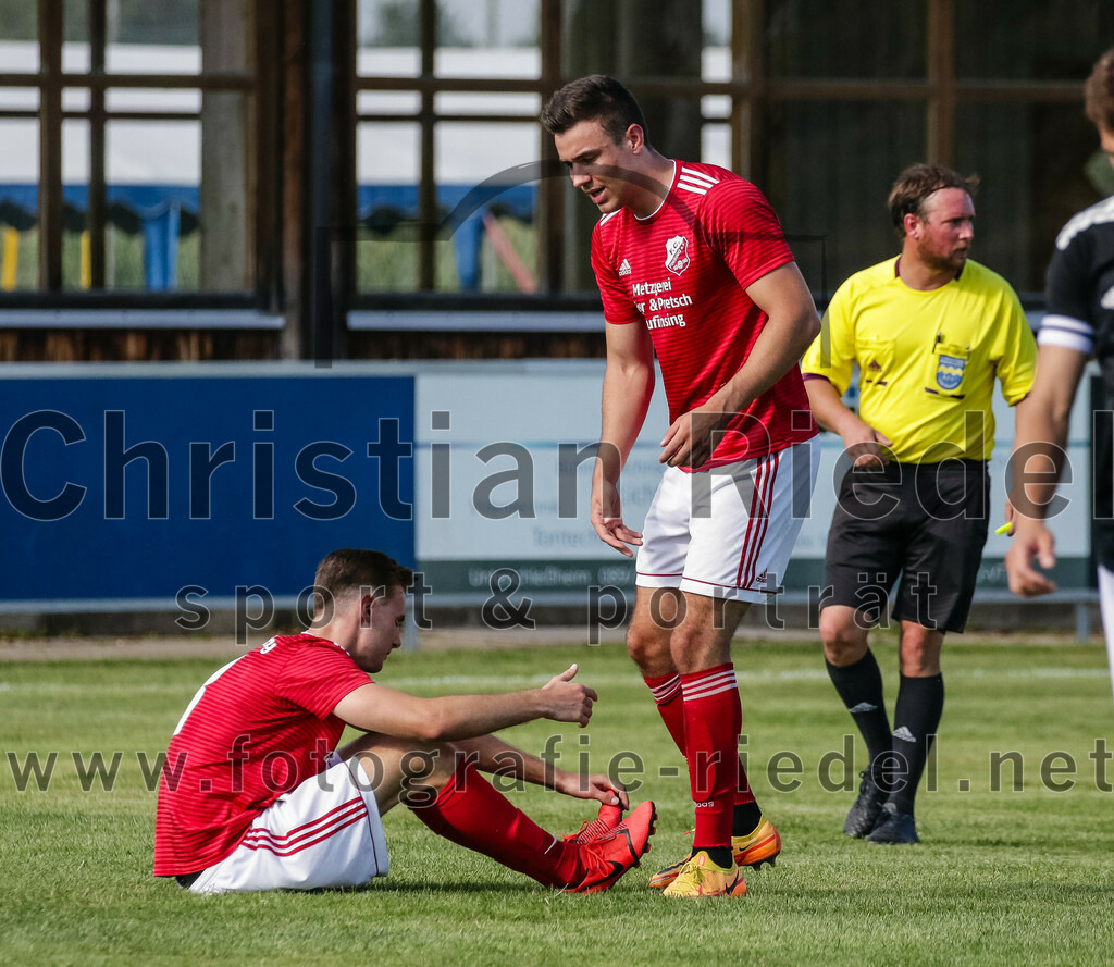 2023-08-20_116_TuS_Oberding_gegen_FC_Finsing_II | Oberding, Deutschland, 20.08.2023:
Fußball, Kreisklasse 2023 / 2024, 3. Spieltag, TuS Oberding gegen FC Finsing II, Endergebnis: 1:1

Leon Engelhard (FC Finsing, #8), Michael Bayer (FC Finsing, #13)

Foto: Christian Riedel / fotografie-riedel.net