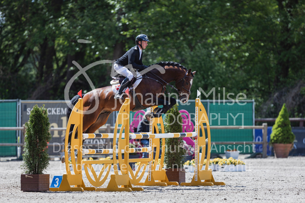 250506_Mühlen_SprPf-L1-322 | Deine schönsten Turniermomente als professionelle Fotos! Entdecke hochwertige Pferdesport-Fotografie im Online-Shop. Jetzt Fotos finden & bestellen!