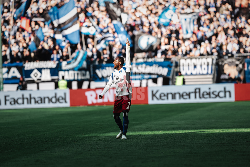 Fußball | Männer | Saison 2024/2025 | 2. Fußball-Bundesliga | 11. Spieltag | Hamburger SV vs. 1. FC Nürnberg | 03.11.2024 | Jean-Luc Dompe (#7, HSV) gibt sich zu erkennen