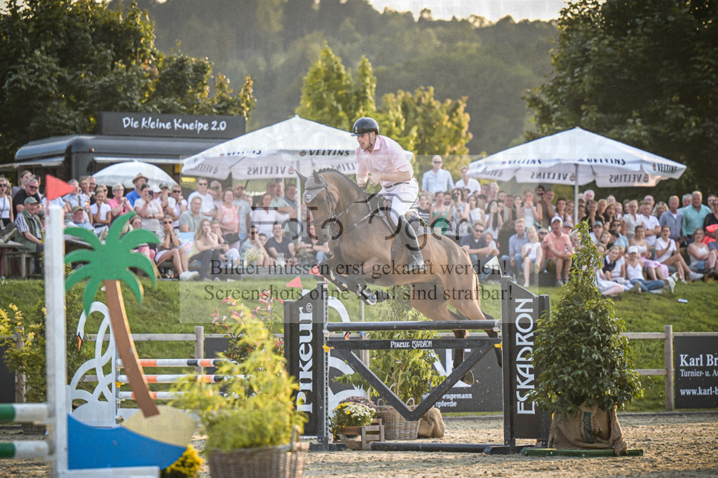 DOS_1378 | Entdecke hochwertige Reitturnierfotos von Foto Oger. Professionell, emotional und authentisch – jetzt Lieblingsmomente im Shop bestellen.Deutschlandweite Turnierfotografie. - Realisiert mit Pictrs.com