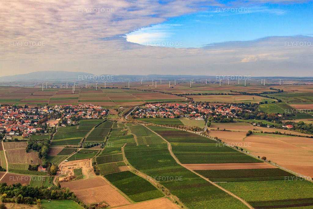Luftbild: Ortsansicht von Osten unterhalb des Windparks in Eppelsheim im Bundesland Rheinland-Pfalz in Deutschland. Foto: IMG_21716.jpg vom 09.10.2009 durch Werner Riehm/FLY-FOTO.de