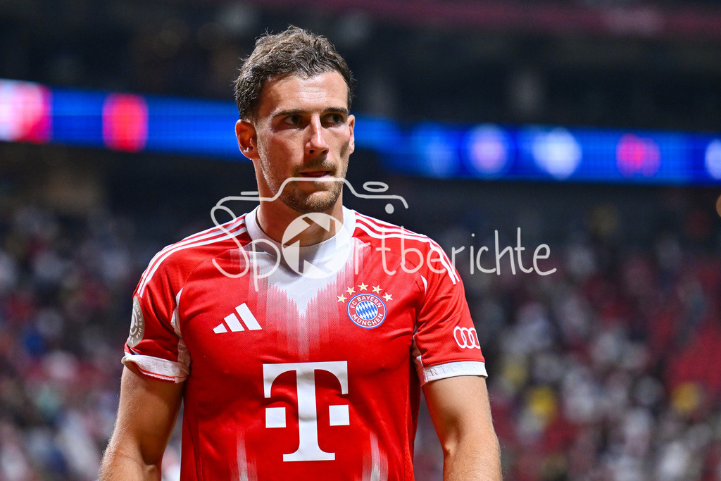 Paris Saint Germain - FC Bayern München | haengende Koepfe der Bayern Spieler nach dem aus im Viertelfinale gegen Paris - hier im Bild Leon GORETZKA (FC Bayern Muenchen 8) / Einzelfoto / Freisteller / FIFA Club World Cup: Paris Saint Germain - FC Bayern Muenchen, Mercedes Benz Stadium am 05.07.2025 / NOT FOR SALE IN USA