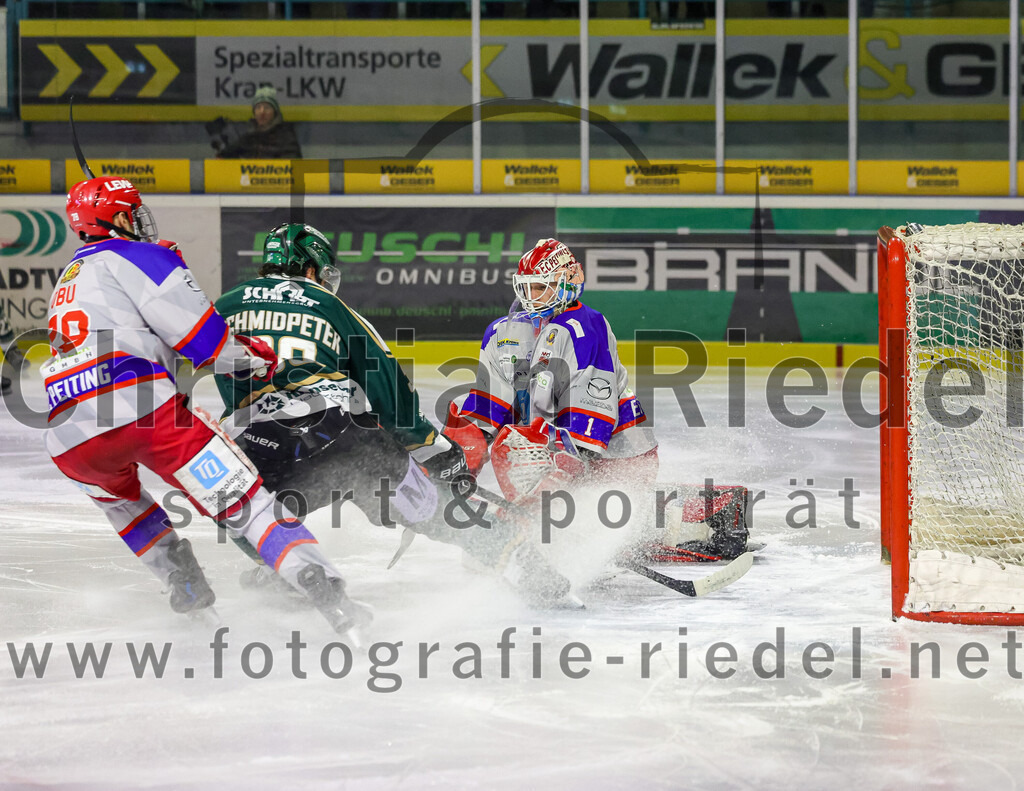 2026-02-15_022_TSV_Erding_gegen_EC_Peiting | Erding, Deutschland, 15.02.2026:Eishockey, Oberliga Süd 2025 / 2026, 47. Spieltag, TSV Erding gegen EC Peiting, Endergebnis: 4:5Christian Obu (EC Peiting, #78), Marc Schmidpeter (Erding Gladiators, #33), Torwart Tommi Steffen (EC Peiting, #1)Foto: Christian Riedel / fotografie-riedel.net