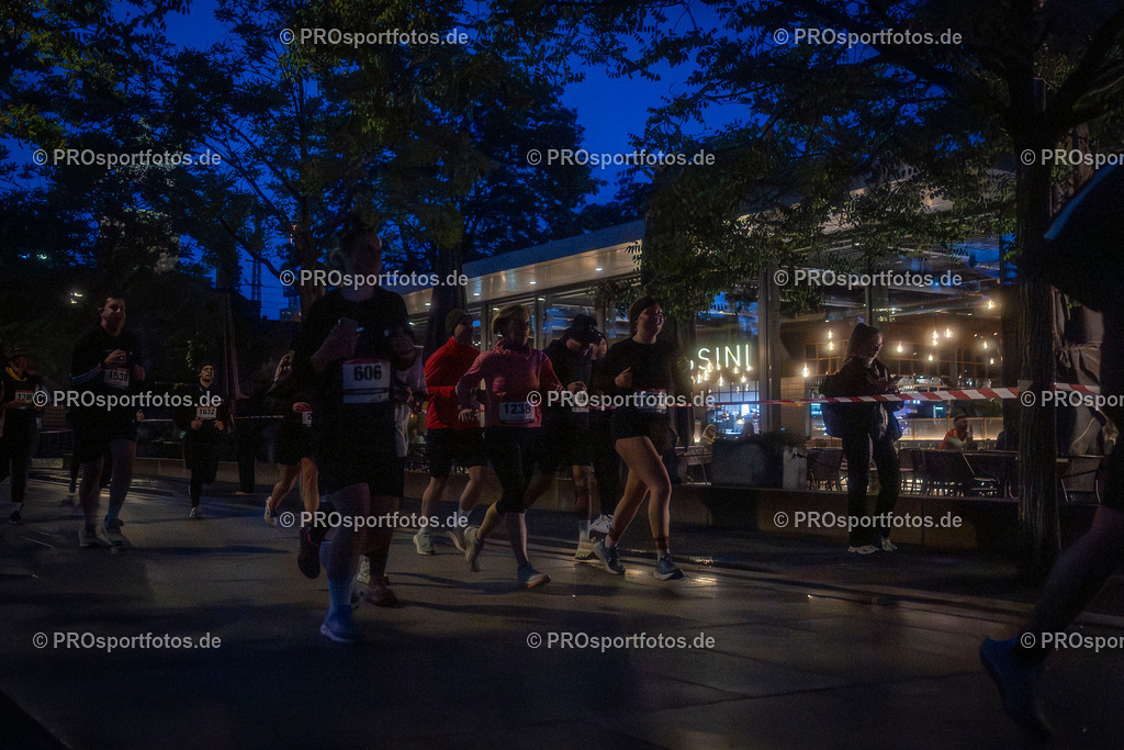 23. ASV Nachtlauf; Koeln, 13.05.26 | Impressionen vom 23. ASV Nachtlauf am 13.05.26 am Tanzbrunnen in Koeln. Foto: BEAUTIFUL SPORTS/Leah Kohring