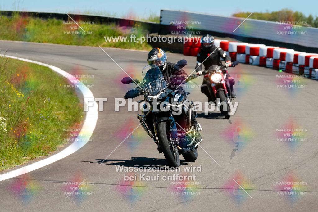 Moto-TeamOBK-22452 | Hier findet Ihr Bilder von Touristenfahrten auf der Nürburgring Nordschleife oder von anderen Veranstaltungen die ich besucht habe. Viel Spass beim Durch Schauen 