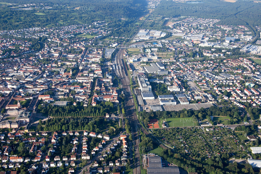 Luftbild: Bahnhof von Norden in Bruchsal im Bundesland Baden-Württemberg in Deutschland. Foto: IMG_092340.jpg vom 01.08.2016 durch Werner Riehm/FLY-FOTO.de