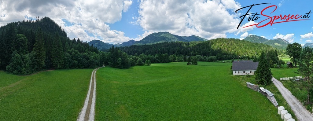 dji_fly_20250629_135348_0013_1751201413076_pano | Mit meiner Kamera halte ich besondere Augenblicke, faszinierende Landschaften und interessante Details fest. Dabei entstehen ganz unterschiedliche Aufnahmen – von stimmungsvollen Landschaftsfotografien und beeindruckenden Drohnenaufnahmen über Pressefotos - Realisiert mit Pictrs.com