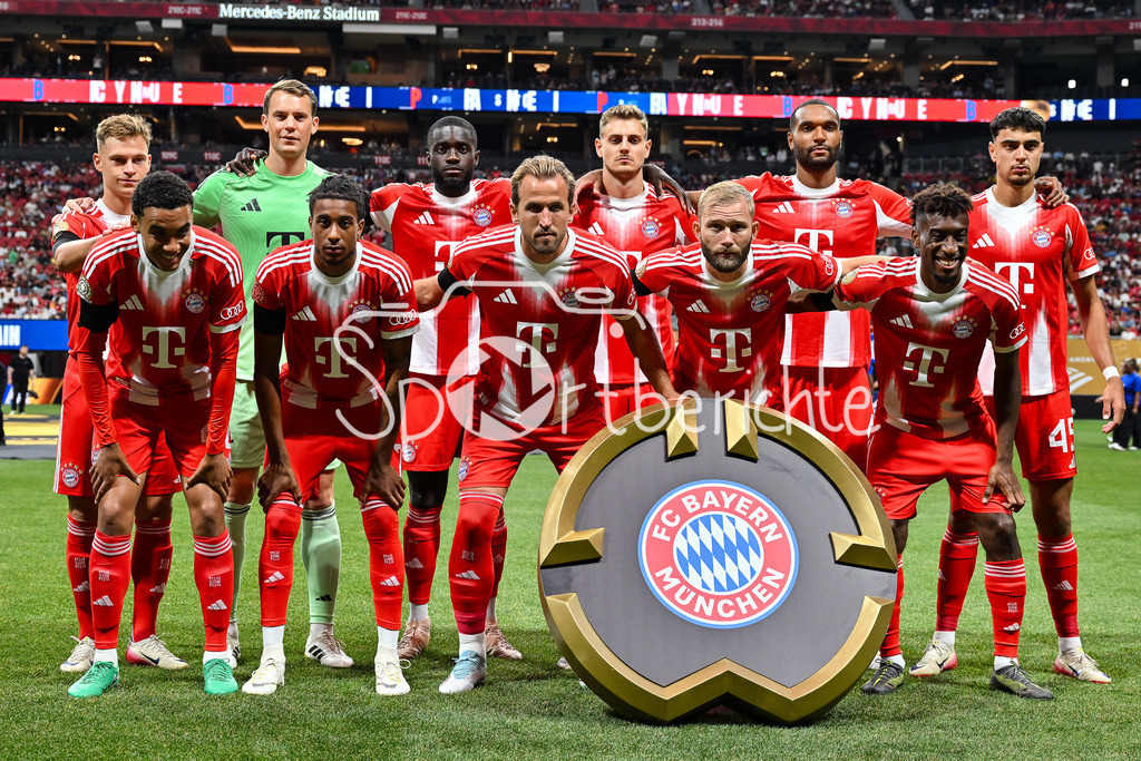 Paris Saint Germain - FC Bayern München | Die Startelf des FC Bayern im Viertelfinale gegen Paris Saint Germain / Joshua KIMMICH (FC Bayern Muenchen 6), Manuel NEUER (FC Bayern Muenchen 1), Dayot UPAMECANO (FC Bayern Muenchen 2), Josip STANISIC (FC Bayern Muenchen 44), Jonathan TAH (FC Bayern Muenchen 4), Aleksandar PAVLOVIC (FC Bayern Muenchen 45),  Jamal MUSIALA (FC Bayern Muenchen 42), Michael OLISE (FC Bayern Muenchen 17), Harry KANE (FC Bayern Muenchen 9), Konrad LAIMER (FC Bayern Muenchen 27), Kingsley COMAN (FC Bayern Muenchen 11), / FIFA Club World Cup: Paris Saint Germain - FC Bayern Muenchen, Mercedes Benz Stadium am 05.07.2025 / NOT FOR SALE IN USA