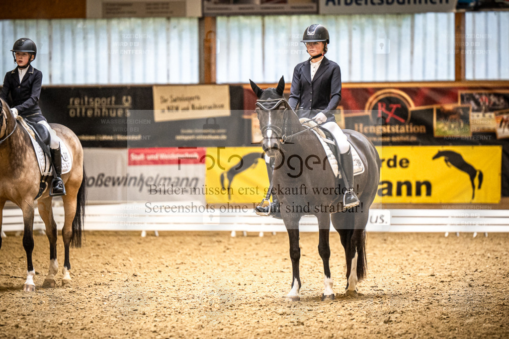 DOS_4038 | Entdecke hochwertige Reitturnierfotos von Foto Oger. Professionell, emotional und authentisch – jetzt Lieblingsmomente im Shop bestellen. - Realisiert mit Pictrs.com