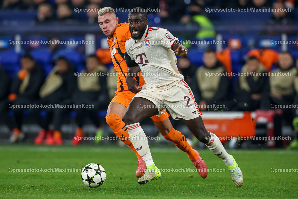 UCL10122402223 | 10.12.2024, Fußball, UEFA Champions League, Schachtar Donezk - FC Bayern München, Arena AufSchalke Gelsenkirchen, 8. Spieltag Saison 2024 2025: Oleksandr Zubkov (Schachtar Donezk #11) im Zweikampf gegen Dayot Upamecano (Bayern #2)DFB regulations prohibit any use of photographs as image sequences and or quasi-video.
