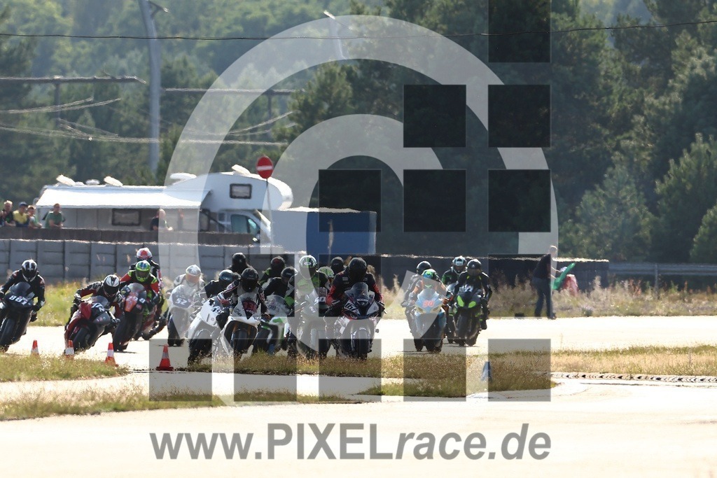 start-20240803_05183 | Schöne Erinnerungen an spannende Momente - das festzuhalten ist unser Job. PIXELrace.de ist seit 2003 auf den Rennstrecken Europas unterwegs um die Action draußen beim Fahren und die wunderbare Stimmung imm Fahrerlager für euch einzufangen.