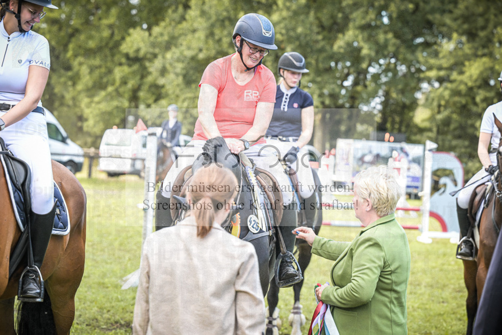 DOS_0012 | Entdecke hochwertige Reitturnierfotos von Foto Oger. Professionell, emotional und authentisch – jetzt Lieblingsmomente im Shop bestellen.Deutschlandweite Turnierfotografie. - Realisiert mit Pictrs.com