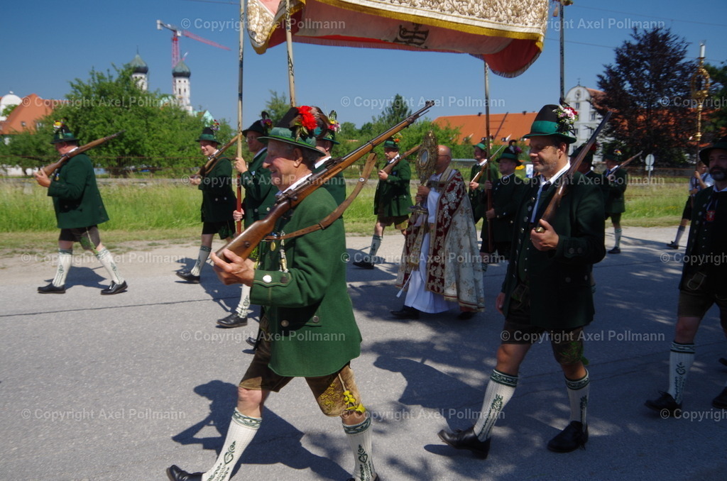 IMGP4579 | fotografiert von Axel PollmannLeonhardi Wallfahrt Benediktbeuern und Murnau, Fronleichnam, Fasching, Landschaft im Loisachtal und Benediktbeuern  - Realisiert mit Pictrs.com