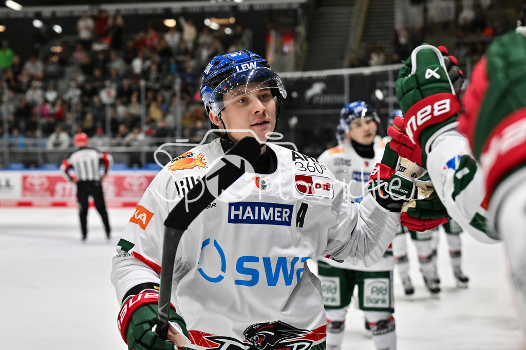 Augsburger Panther - Moser Medical Graz99ers | Jubel der Panther nach dem Treffer zum 3-1 durch Florian ELIAS (Augsburger Panther #67) / Tor / Torschuetze / Freude / Happy / Testspiel: Augsburger Panther - Moser Medical Graz99ers; Curt Frenzel Stadion am 31.08.2025