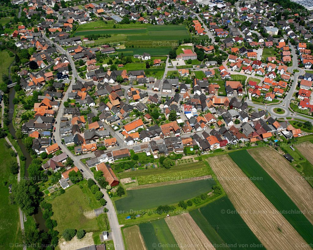 2626331 | ECKARTSWEIER 09.06.2006 Wohngebiet einer Einfamilienhaus- Siedlung  in Eckartsweier im Bundesland Baden-Württemberg, Deutschland // Single-family residential area of settlement  in Eckartsweier in the state Baden-Wuerttemberg, Germany Foto: Gerhard Launer