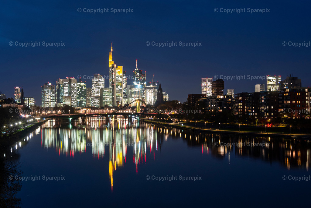 PAR_Skyline_Frankfurt_Night1 | sparepix - Realisiert mit Pictrs.com