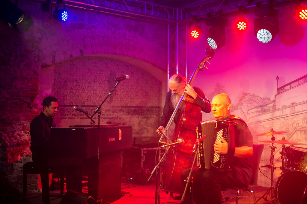 Tango meets Cuba | Tango meets Cuba mit den Klazz Brothers & Cuba Percussion im Forte Belvedere Leisnig zum Festival Hallo Leisnig 2022. - Realisiert mit Pictrs.com